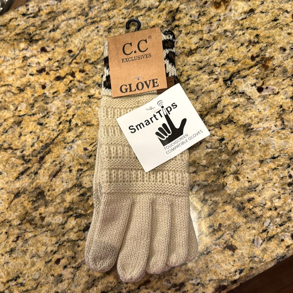 CC Exclusive SmartTip Cheetah Gloves!